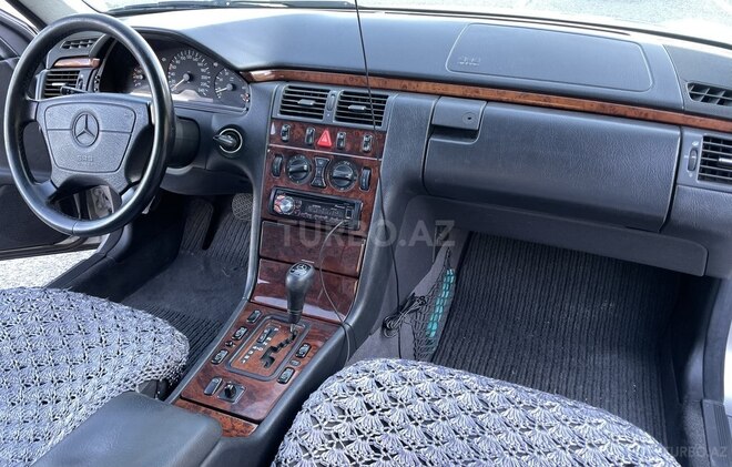 Mercedes E 240 1998, 179,000 km - 2.4 l - Bakı
