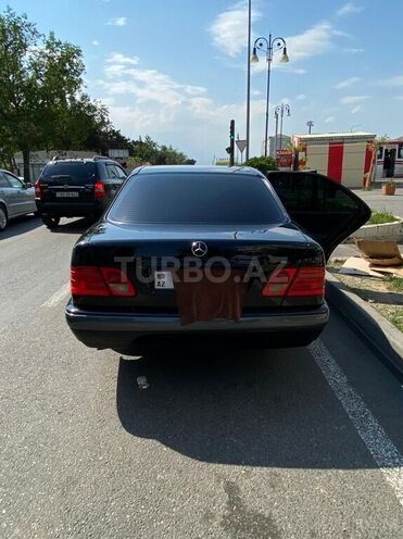 Mercedes E 200 1997, 230,000 km - 2.0 l - Bakı