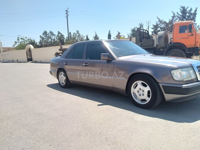 Mercedes E 200 1993, 377,050 km - 2.0 л - Bakı