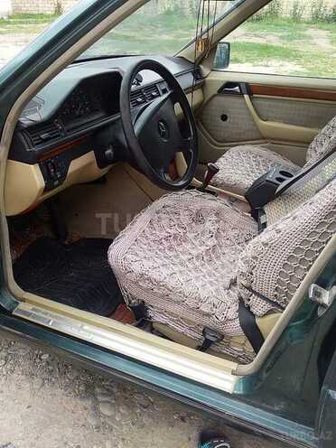 Mercedes E 200 1992, 300,000 km - 2.0 l - Bakı
