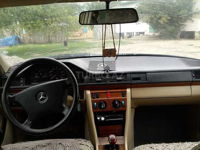 Mercedes E 200 1992, 300,000 km - 2.0 l - Bakı