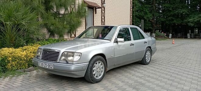 Mercedes E 220 1993, 356,000 km - 2.2 l - Masallı