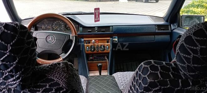 Mercedes E 220 1993, 356,000 km - 2.2 l - Masallı