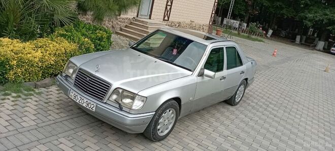 Mercedes E 220 1993, 356,000 km - 2.2 l - Masallı