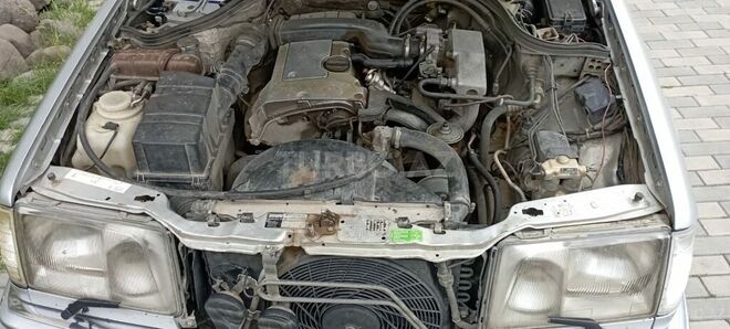 Mercedes E 220 1993, 356,000 km - 2.2 l - Masallı