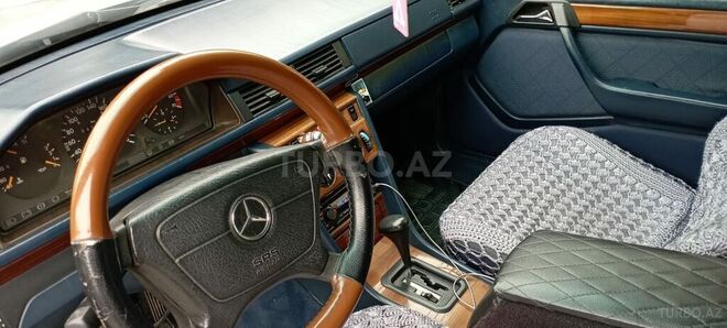 Mercedes E 220 1993, 356,000 km - 2.2 l - Masallı