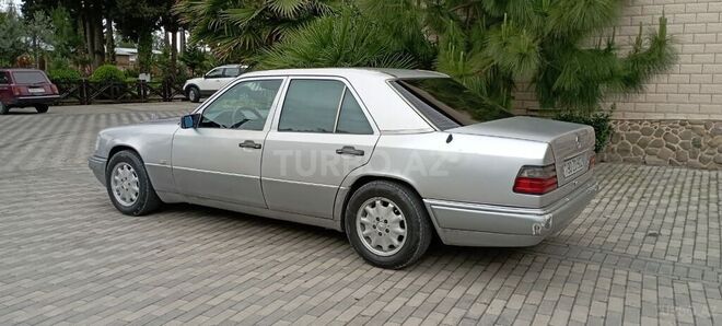 Mercedes E 220 1993, 356,000 km - 2.2 l - Masallı