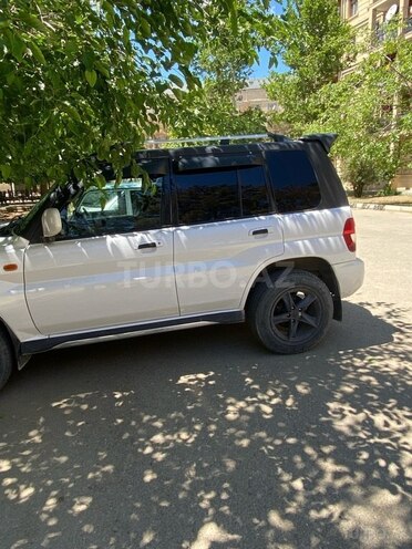 Mitsubishi Pajero io 2000, 114,000 km - 2.0 l - Naftalan