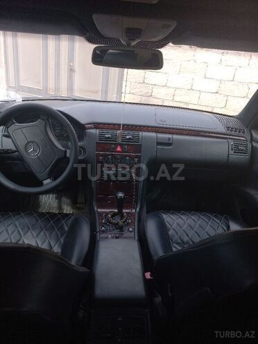 Mercedes E 230 1997, 273,000 km - 2.3 l - Bakı