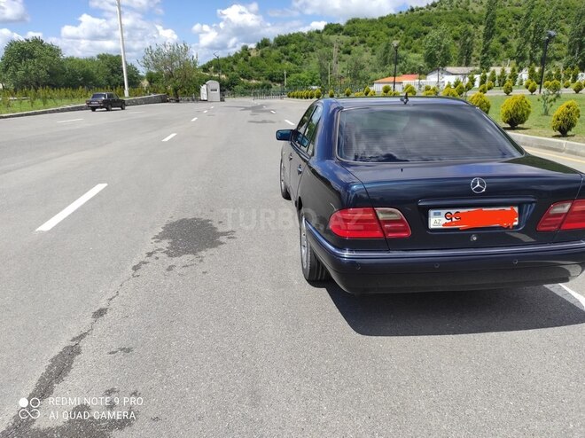 Mercedes E 240 1999, 374,000 km - 2.4 l - Şəki