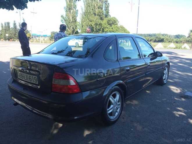 Opel Vectra 1996, 305,000 km - 1.8 l - Masallı