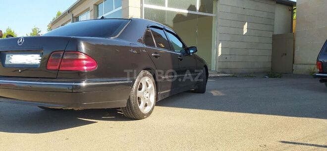 Mercedes E 270 2000, 297,000 km - 2.7 l - Qazax