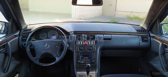 Mercedes E 270 2000, 297,000 km - 2.7 l - Qazax