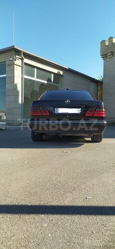 Mercedes E 270 2000, 297,000 km - 2.7 l - Qazax