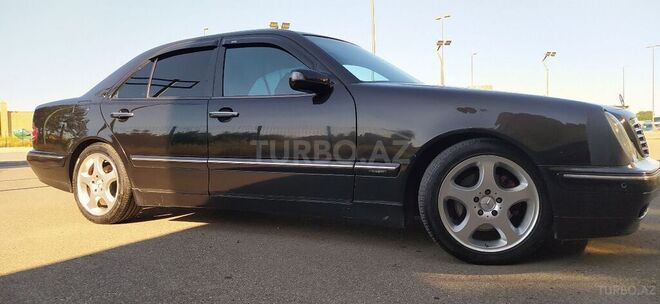 Mercedes E 270 2000, 297,000 km - 2.7 l - Qazax