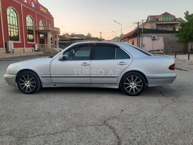 Mercedes E 220 2000, 213,334 km - 2.2 l - Bakı