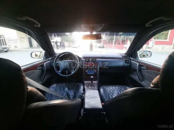 Mercedes E 220 2000, 213,334 km - 2.2 l - Bakı