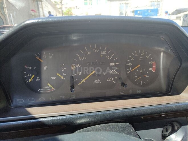 Mercedes E 200 1990, 378,872 km - 2.0 l - Bakı