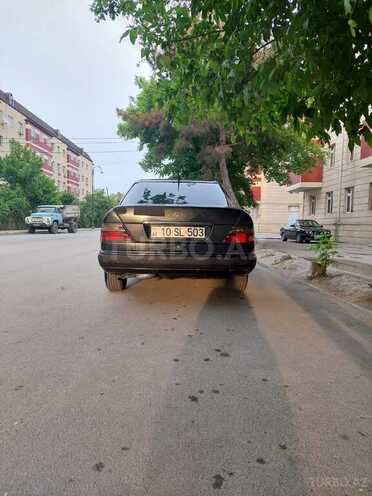 Mercedes E 200 1993, 500,000 km - 2.0 л - Saatlı