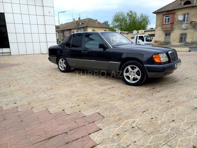 Mercedes E 220 1991, 145,000 km - 2.2 l - Bakı