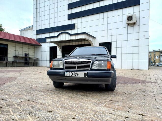 Mercedes E 220 1991, 145,000 km - 2.2 l - Bakı