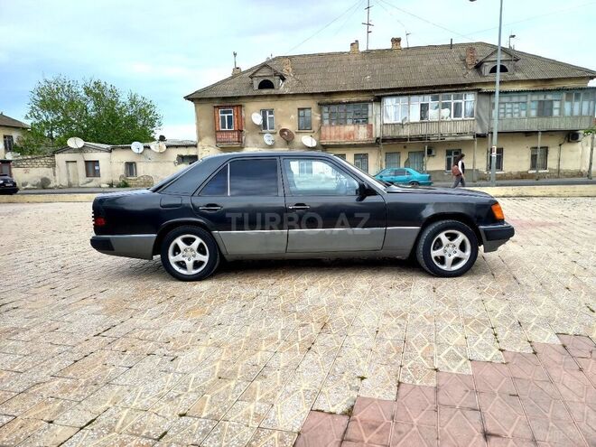 Mercedes E 220 1991, 145,000 km - 2.2 l - Bakı
