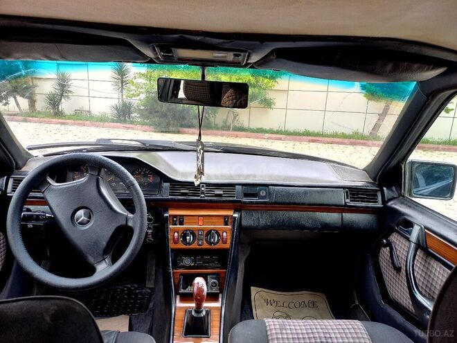 Mercedes E 220 1991, 145,000 km - 2.2 l - Bakı
