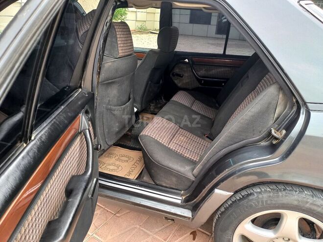 Mercedes E 220 1991, 145,000 km - 2.2 l - Bakı