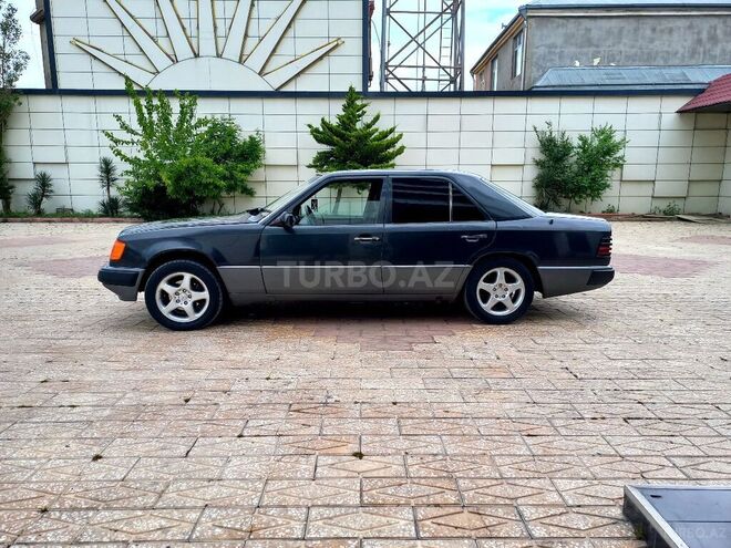 Mercedes E 220 1991, 145,000 km - 2.2 l - Bakı