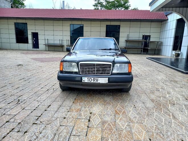 Mercedes E 220 1991, 145,000 km - 2.2 l - Bakı