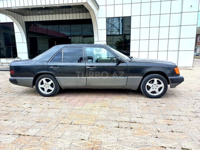 Mercedes E 220 1991, 145,000 km - 2.2 l - Bakı