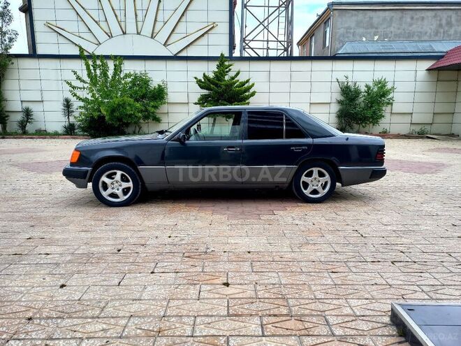 Mercedes E 220 1991, 145,000 km - 2.2 l - Bakı