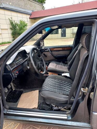Mercedes E 220 1991, 145,000 km - 2.2 l - Bakı