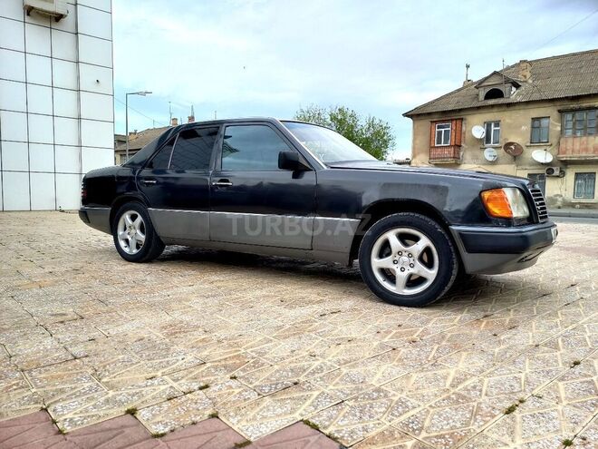 Mercedes E 220 1991, 145,000 km - 2.2 l - Bakı