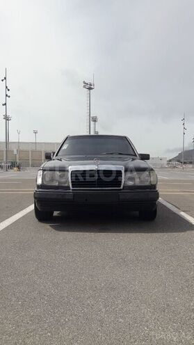 Mercedes E 200 1993, 300,000 km - 2.0 л - Bakı