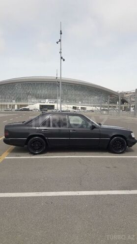 Mercedes E 200 1993, 300,000 km - 2.0 л - Bakı