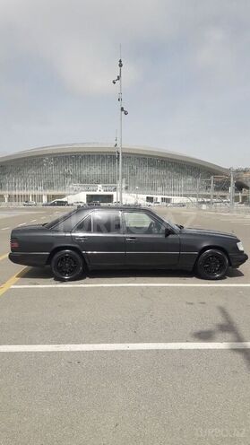 Mercedes E 200 1993, 300,000 km - 2.0 л - Bakı
