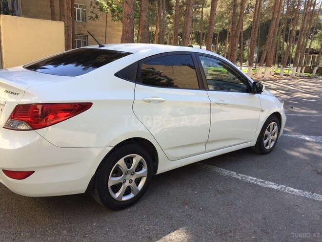 Hyundai Accent 2013, 159,300 km - 1.4 л - Şirvan