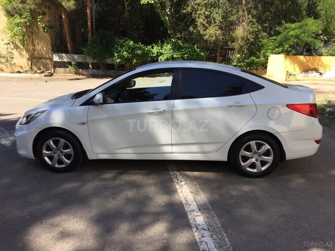 Hyundai Accent 2013, 159,300 km - 1.4 л - Şirvan