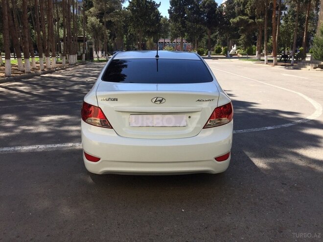 Hyundai Accent 2013, 159,300 km - 1.4 л - Şirvan