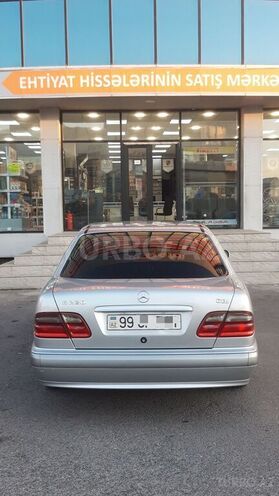 Mercedes E 220 2000, 325,000 km - 2.2 l - Bakı