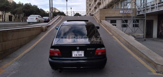 BMW 528 2000, 323,111 km - 2.8 l - Bakı