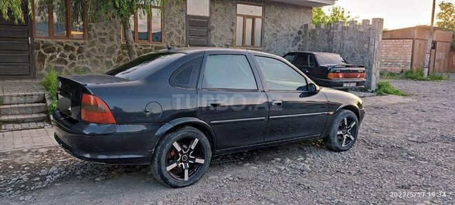 Opel Vectra 1997, 280,000 km - 1.8 l - Qəbələ