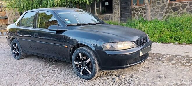 Opel Vectra 1997, 280,000 km - 1.8 l - Qəbələ