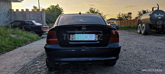 Opel Vectra 1997, 280,000 km - 1.8 l - Qəbələ