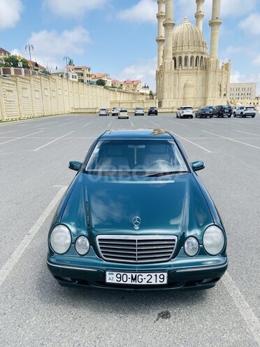 Mercedes E 280 2001, 310,000 km - 2.8 l - Bakı