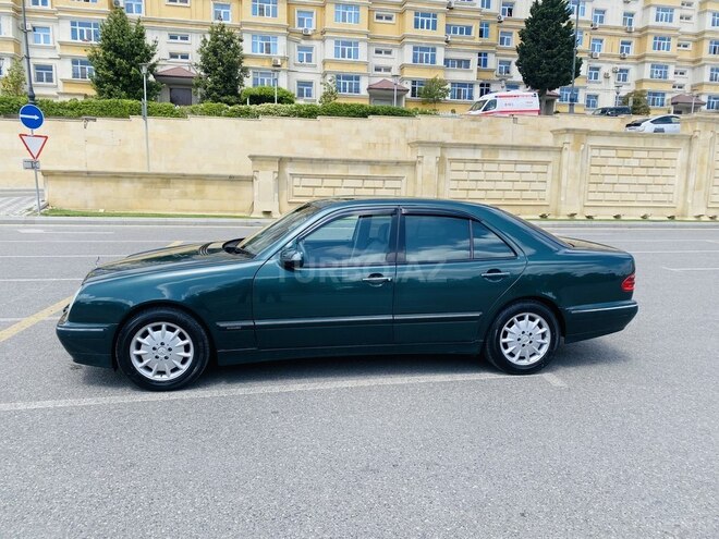Mercedes E 280 2001, 310,000 km - 2.8 l - Bakı
