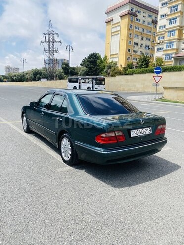 Mercedes E 280 2001, 310,000 km - 2.8 l - Bakı