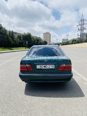 Mercedes E 280 2001, 310,000 km - 2.8 l - Bakı