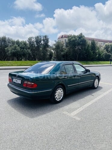 Mercedes E 280 2001, 310,000 km - 2.8 l - Bakı
